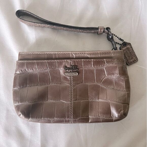 COACH small wristlet bronze Embossed Alligator/croc design - Picture 1 of 14
